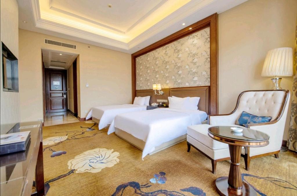 Postel nebo postele na pokoji v ubytování Days Hotel by Wyndham Logan City Huizhou