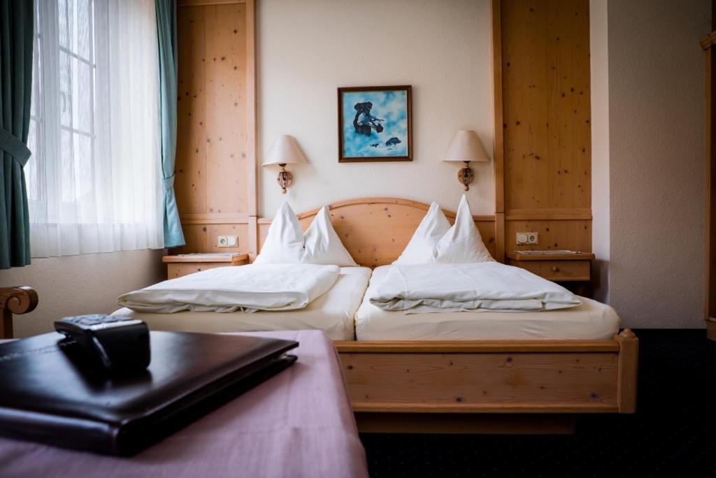 Postel nebo postele na pokoji v ubytování Hotel Krug