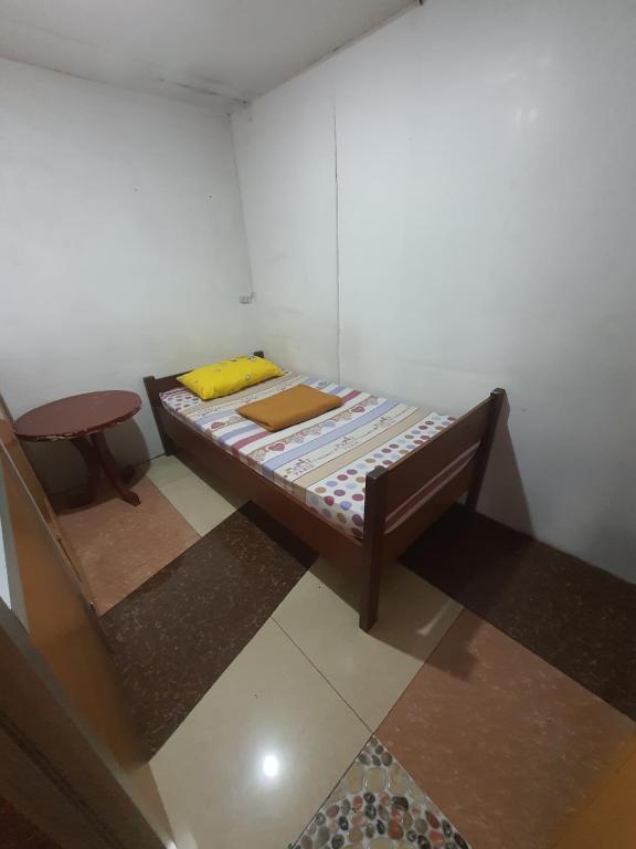 Postel nebo postele na pokoji v ubytování ASHBURN'S TRANSIENT BAGUIO - 3rd to 6th floor BASIC SLEEP and GO Accommodation, NO ELEVATOR, NO PARKING