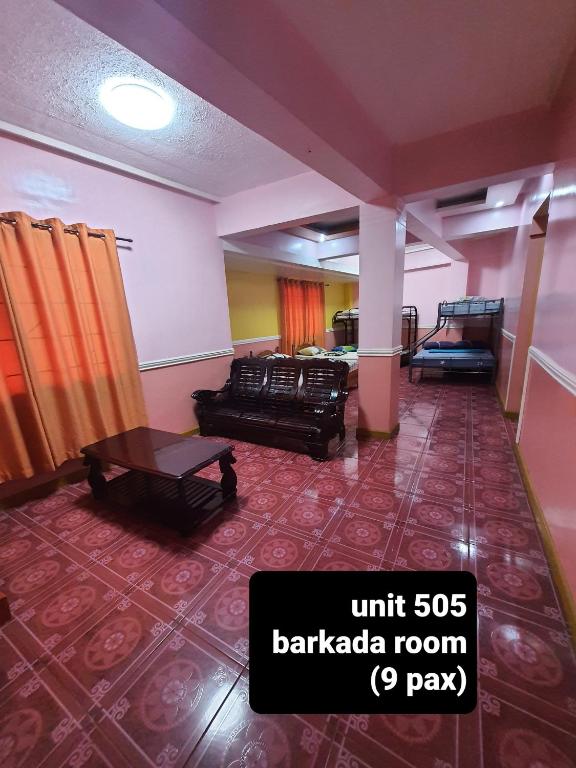 Posezení v ubytování ASHBURN'S TRANSIENT BAGUIO - 3rd to 6th floor BASIC SLEEP and GO Accommodation, NO ELEVATOR, NO PARKING