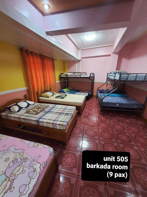Postel nebo postele na pokoji v ubytování ASHBURN'S TRANSIENT BAGUIO - 3rd to 6th floor BASIC SLEEP and GO Accommodation, NO ELEVATOR, NO PARKING