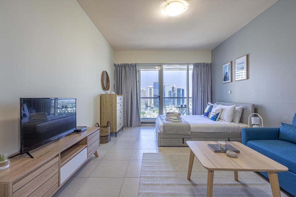 HiGuests – Modern Studio with Incredible City Skyline View