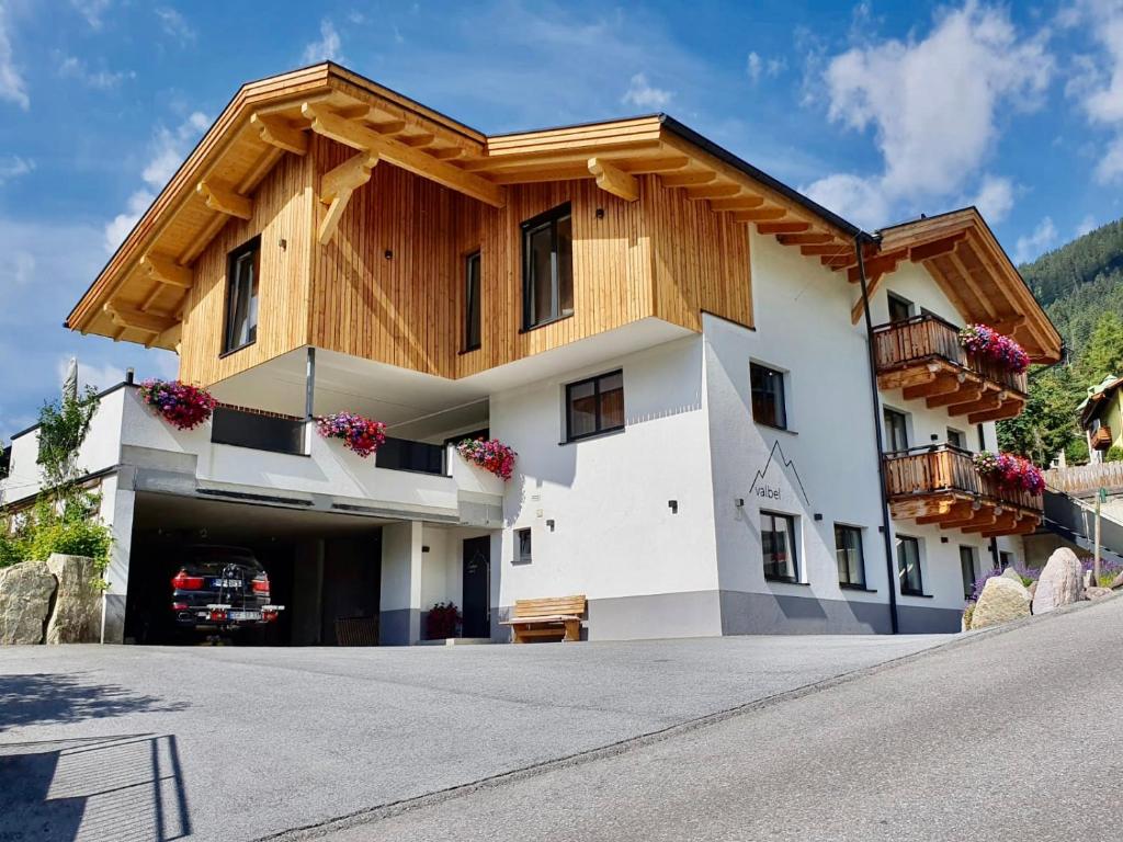 Budova, v ktorej sa apartmán nachádza