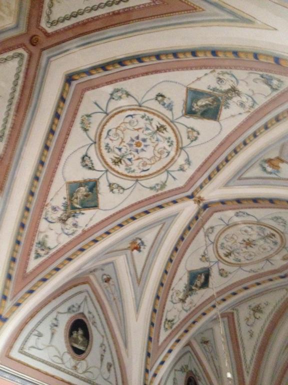 a room with a ceiling with paintings on it at Palazzo Doxi Fontana Dimora Storica in Gallipoli
