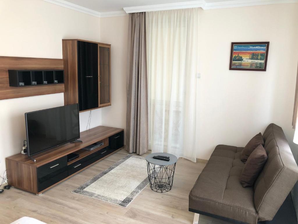 Μια τηλεόραση ή/και κέντρο ψυχαγωγίας στο Oli Apartman