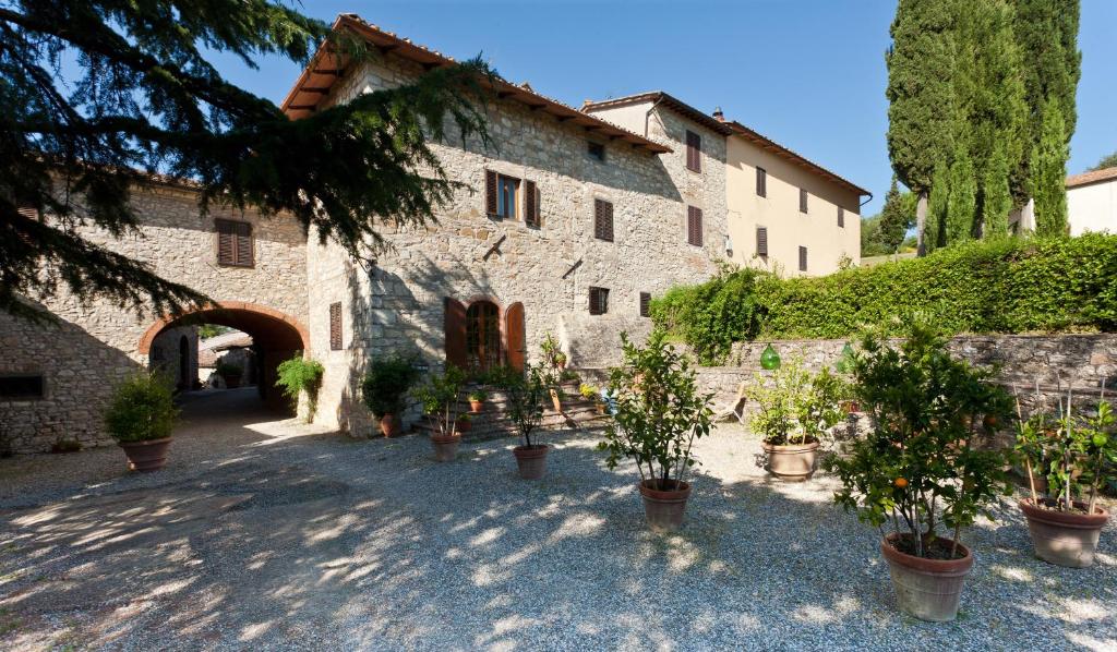 a building with potted plants in front of it at Agriturismo Malpensata in Radda in Chianti