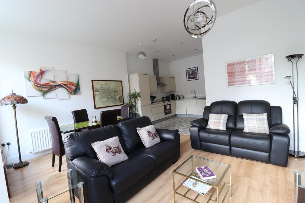 Modern 2bed 2bath flat near Princes street