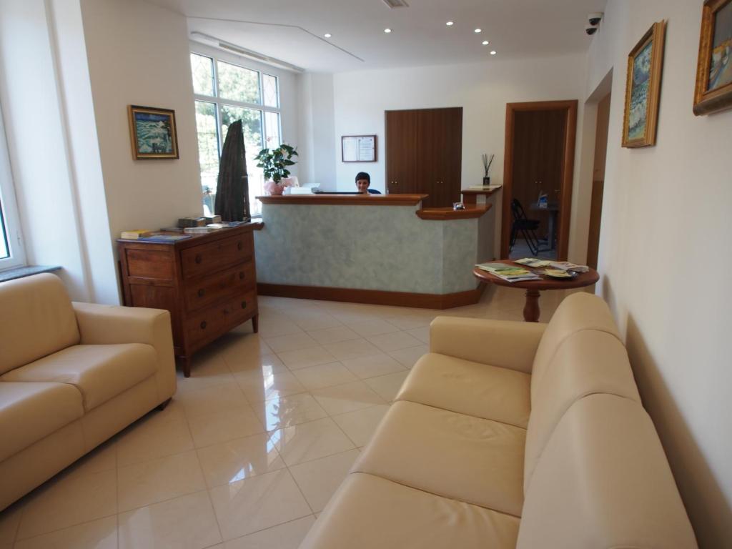 A seating area at Lido Resort