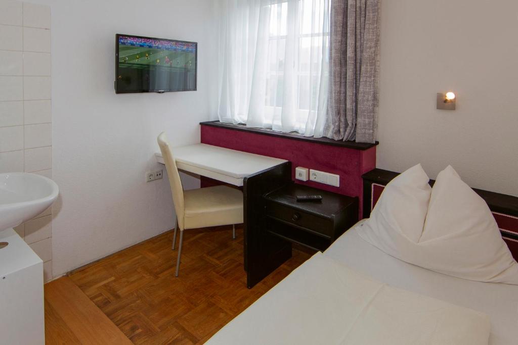 Postel nebo postele na pokoji v ubytování Gasthof zur Post