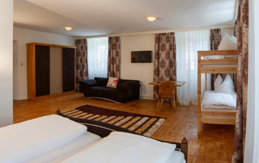 Postel nebo postele na pokoji v ubytování Gasthof zur Post