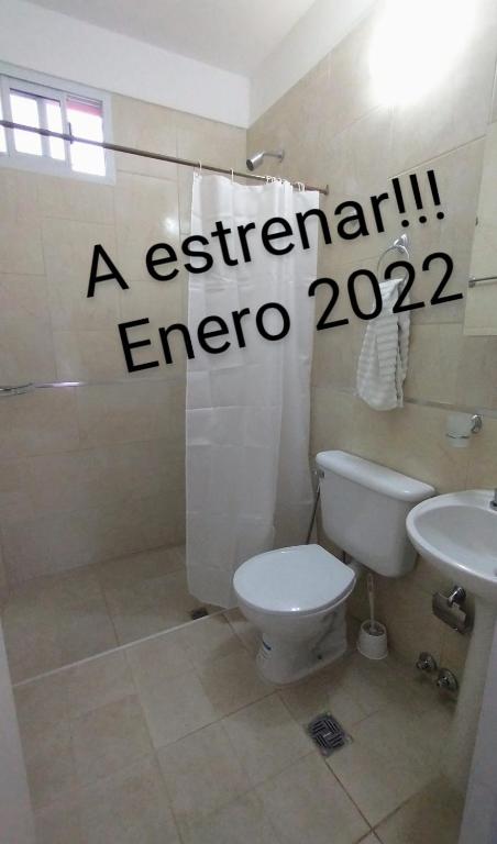 Habitación con baño privado en edificio 1er piso