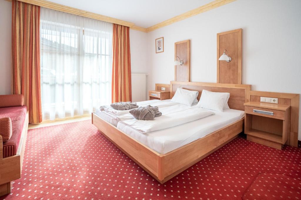Postel nebo postele na pokoji v ubytování Hotel Astrid - inklusive kostenfreier JokerCard