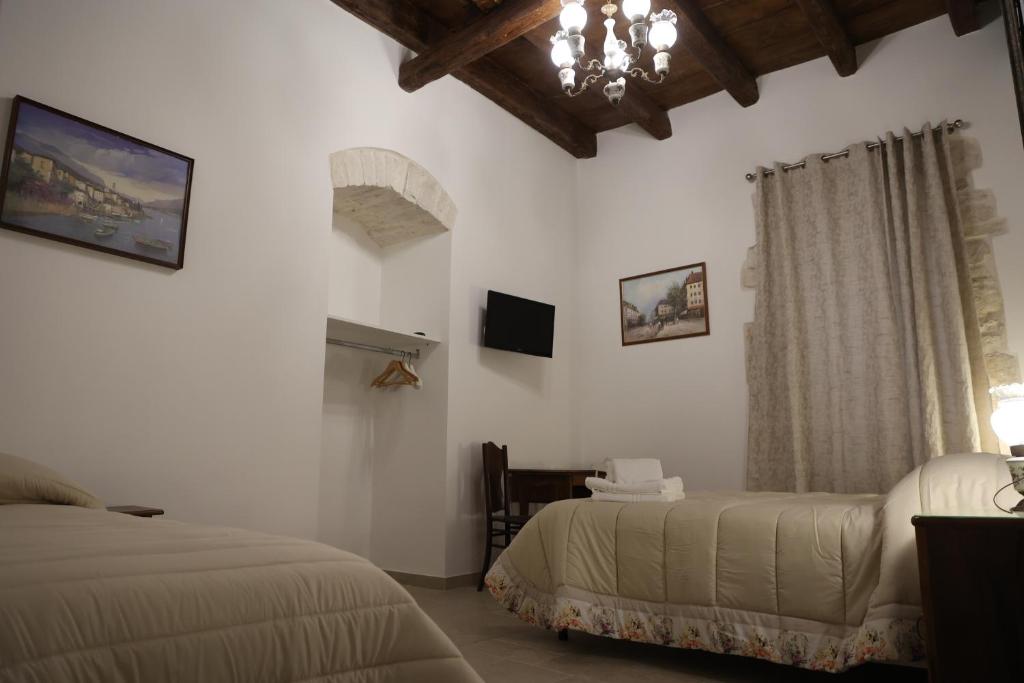 Łóżko lub łóżka w pokoju w obiekcie Antico Monastero