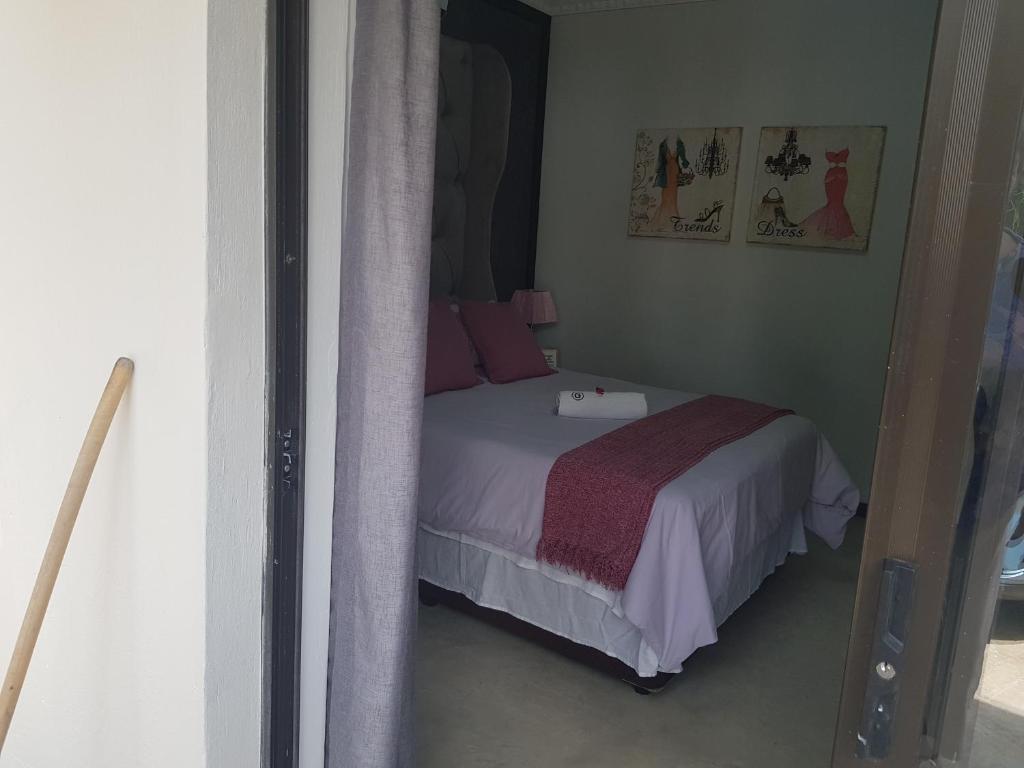 The Guesthouse Klerksdorp客房内的一张或多张床位