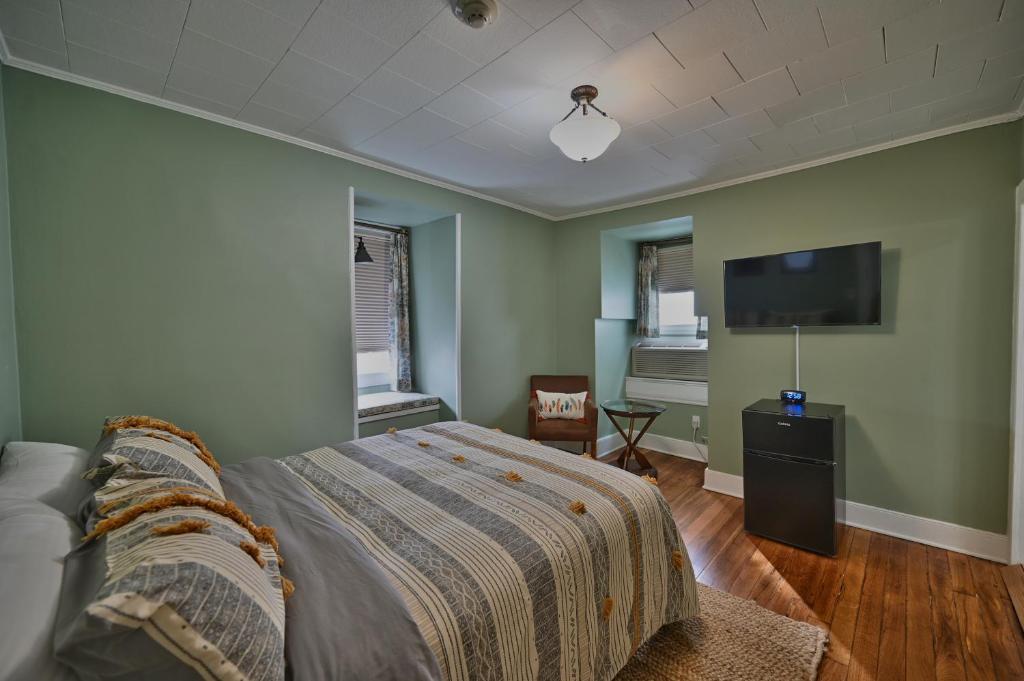 Tom Quick Inn photo