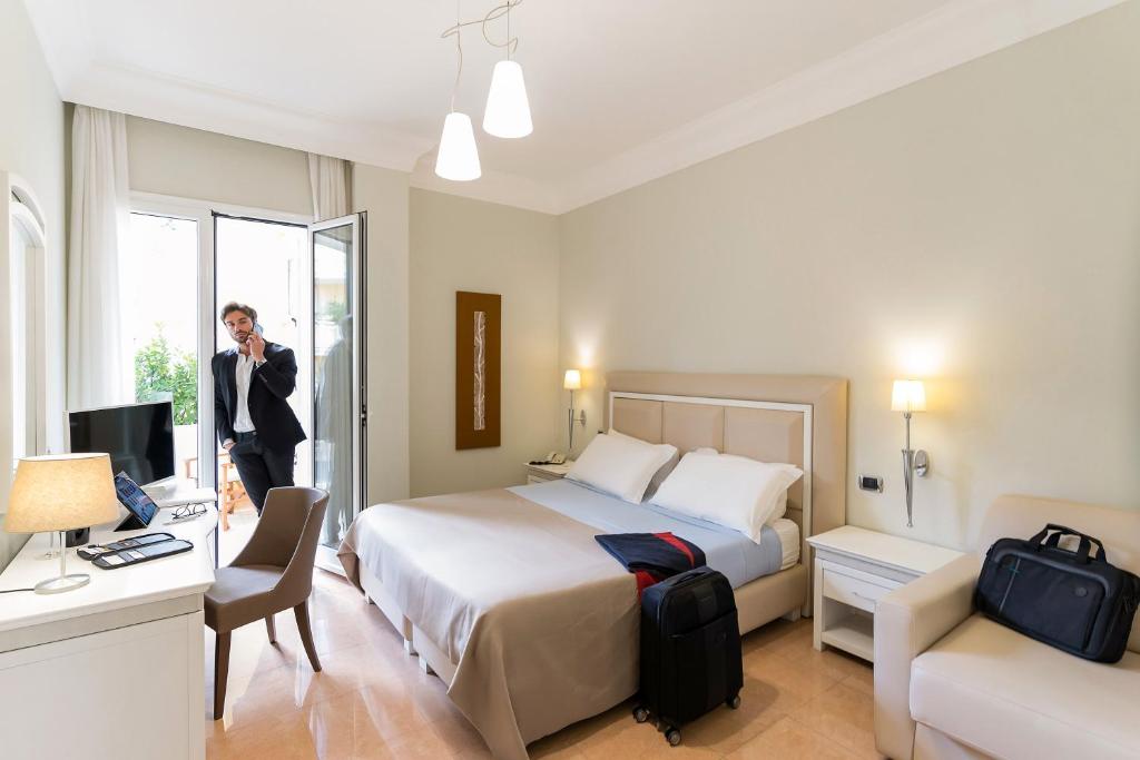Postel nebo postele na pokoji v ubytování Victoria Palace Hotel & Zen Wellness