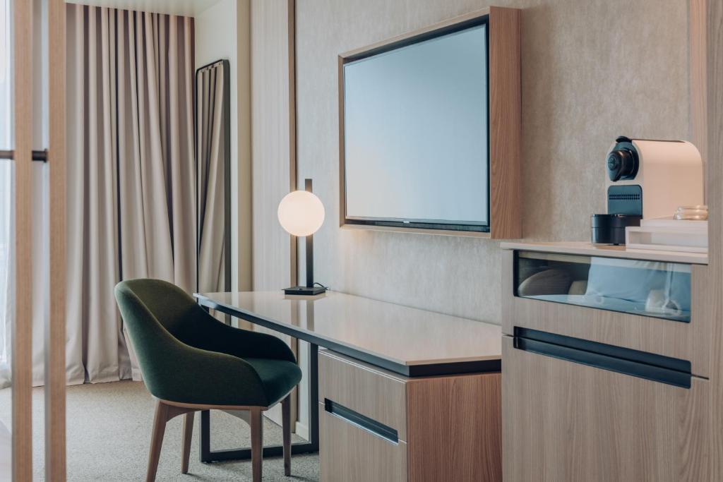 Televisor o centre d'entreteniment de Vignette Collection SOUMA Hotel by IHG