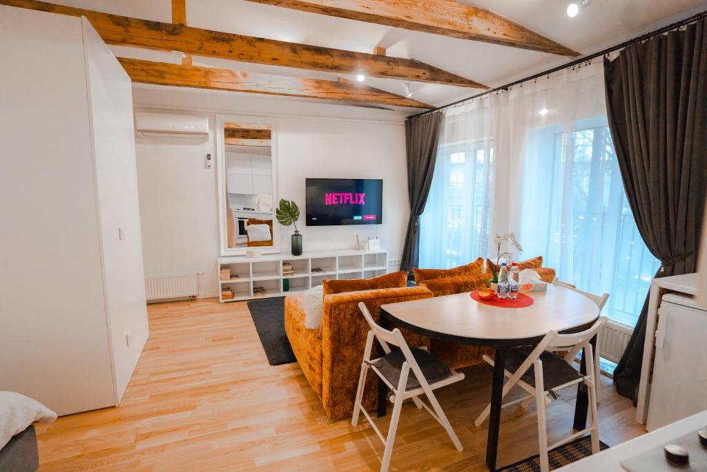 TV a/nebo společenská místnost v ubytování Alpetri Apartments