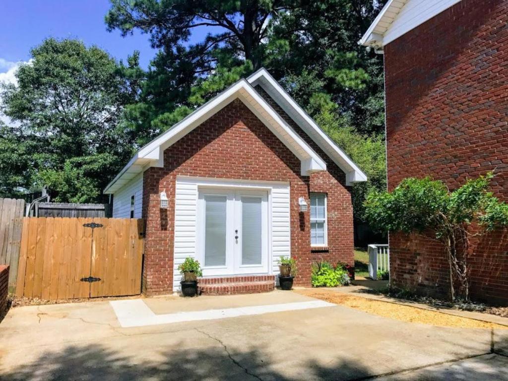 Southern Charmer Cottage, Tuscaloosa, AL