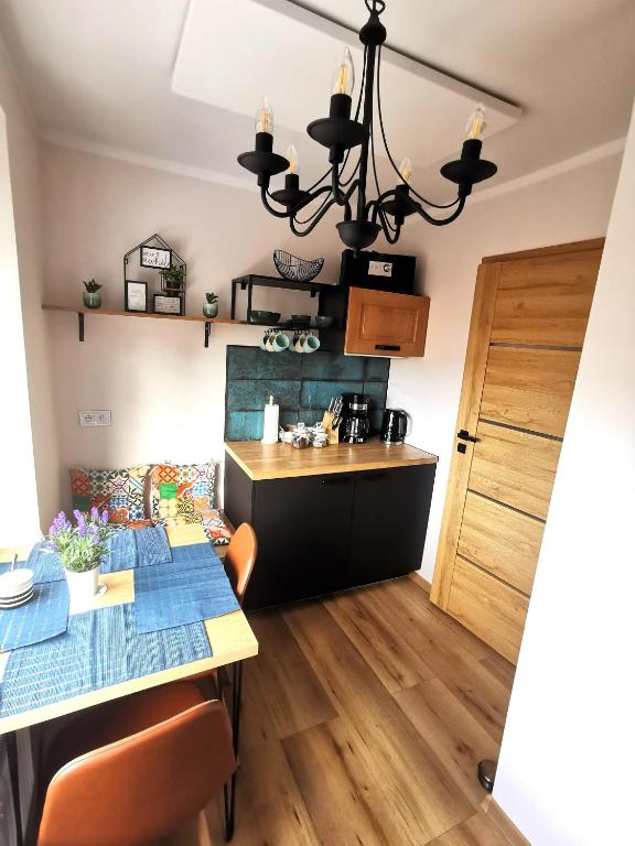 Kuchyňa alebo kuchynka v ubytovaní APARTAMENT NA WZGÓRZU
