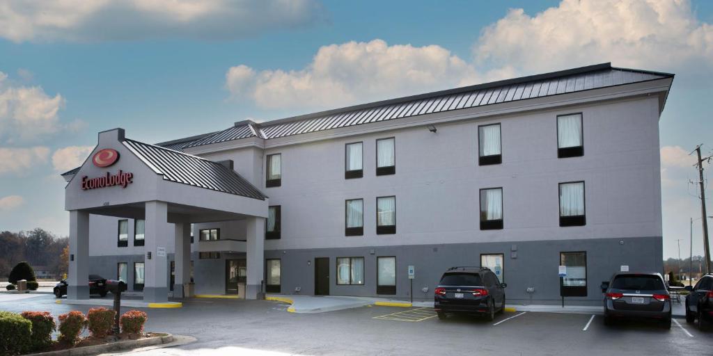 a large white building with cars parked in a parking lot at Econo Lodge Near Fort Gregg-Adams I-295 in Hopewell