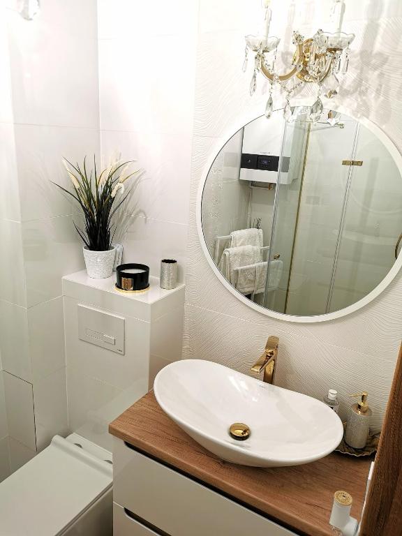 Kúpeľňa v ubytovaní APARTAMENT NA WZGÓRZU