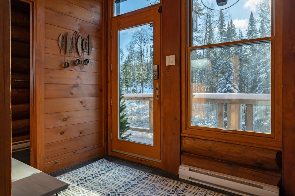 Fotografie z fotogalerie ubytování 4-Bedroom Chalet Fraternite in Lac-Superieur Tremblant v destinaci Lac-Superieur