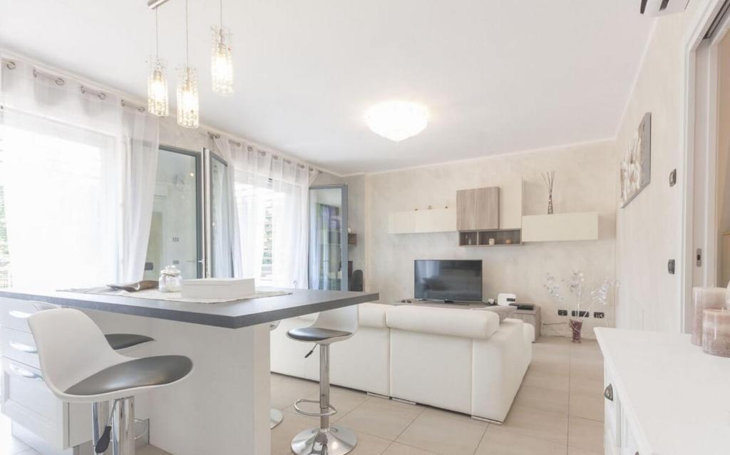 Kuchnia lub aneks kuchenny w obiekcie CaseOspitali - Casa La Vela, raffinato bilocale con balcone