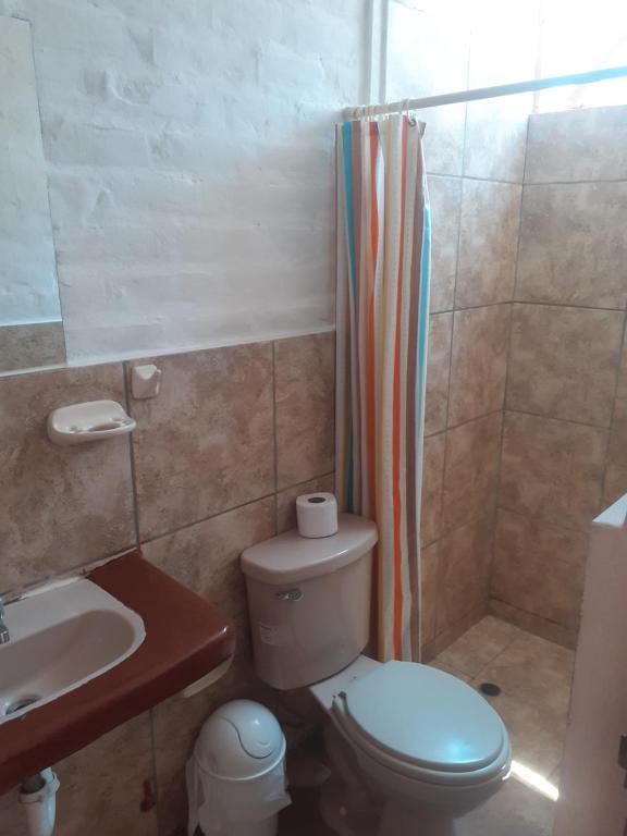 Koupelna v ubytování Casa Máncora Guesthouse
