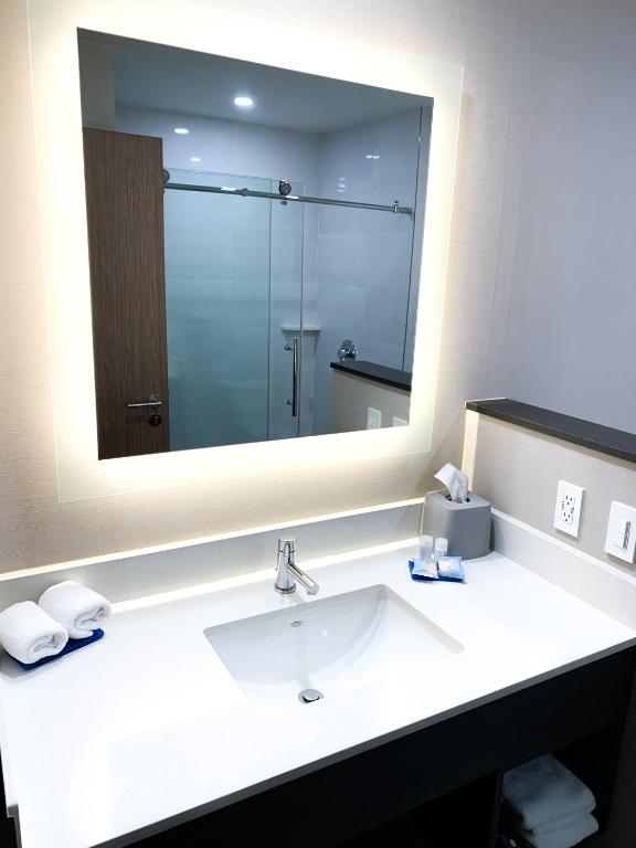 Holiday Inn Express & Suites - Tijuana Otay by IHG - Habitación Estándar King