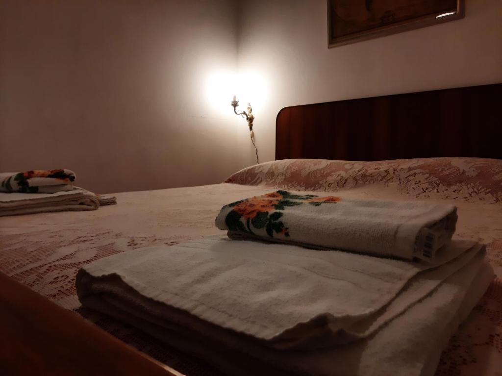 Łóżko lub łóżka w pokoju w obiekcie Il Cavalliere Bed & breakfast