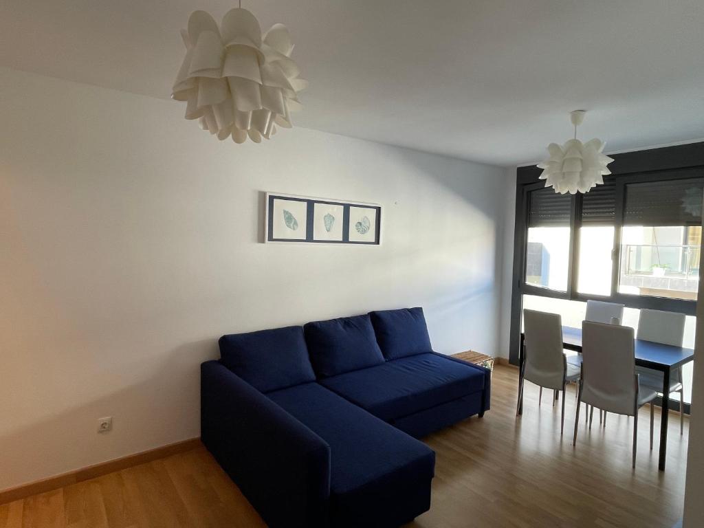 Posezení v ubytování Relájate en Ramales de la Victoria, apartamento con piscina y parking