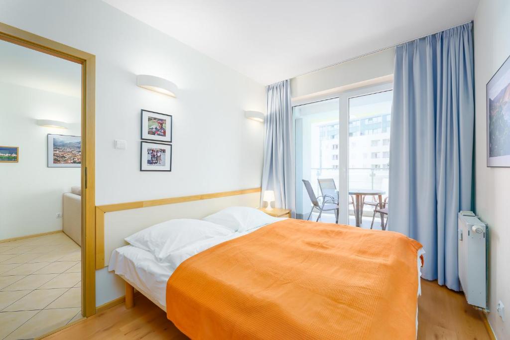 Posteľ alebo postele v izbe v ubytovaní APT Nadmorskie - Portowe