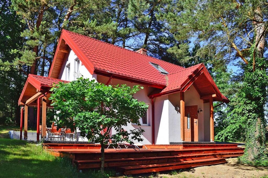 Κήπος έξω από το Holiday Home in Choczewo near Baltic Beaches