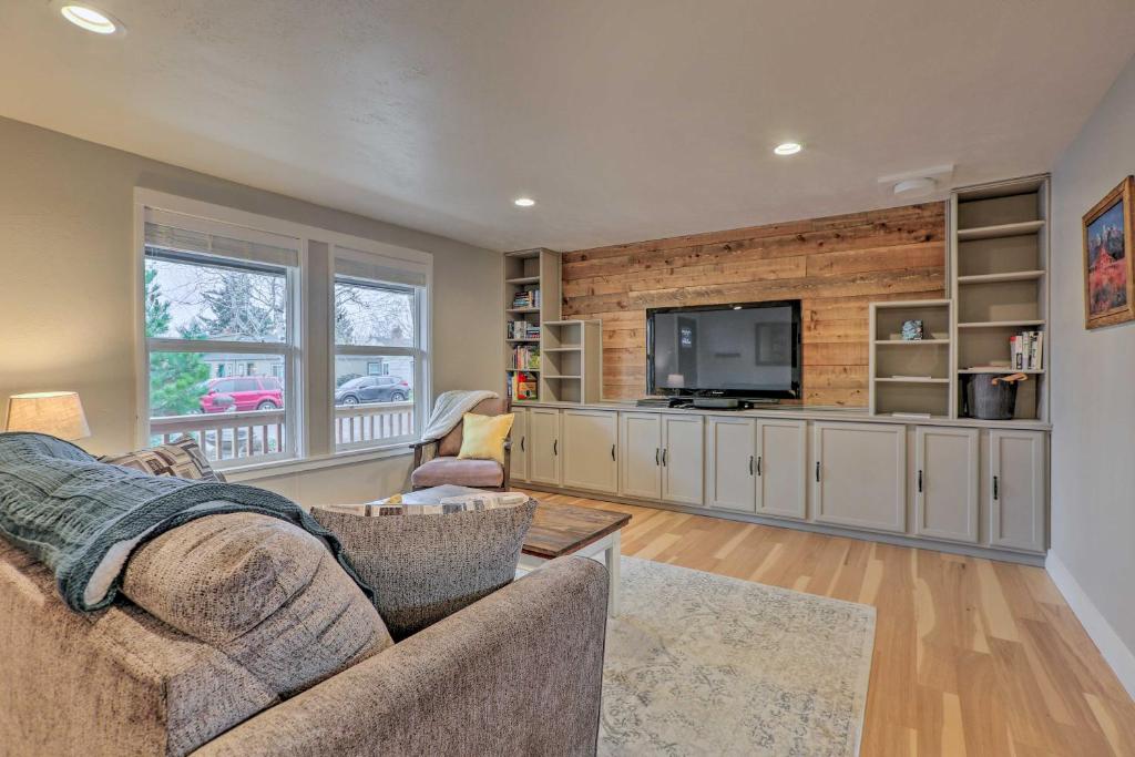 a living room with a couch and a tv at Family-Friendly Redmond Getaway Walk to Dtwn in Redmond