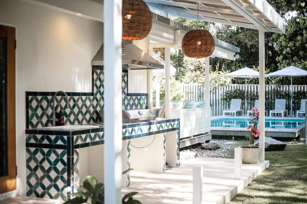 Bazén v ubytování Pineapple Petes Beach House nebo v jeho okolí