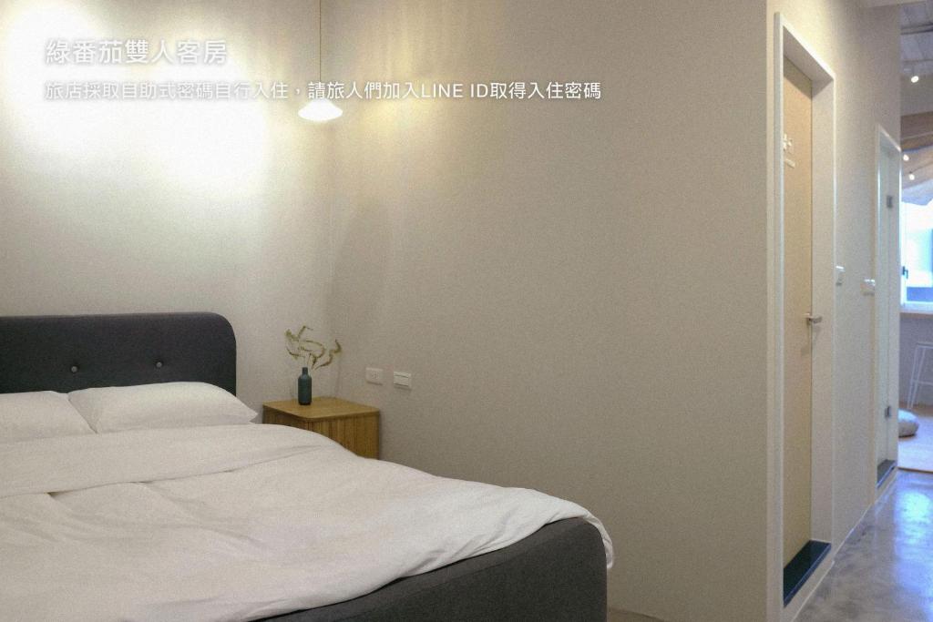 Postel nebo postele na pokoji v ubytování Hostel Tomato 番茄溫泉青旅