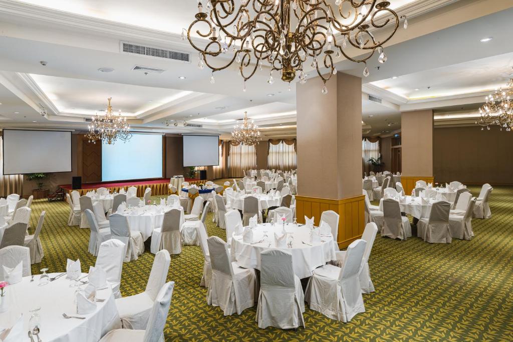 Restaurace v ubytování Jomtien Palm Beach Hotel and Resort