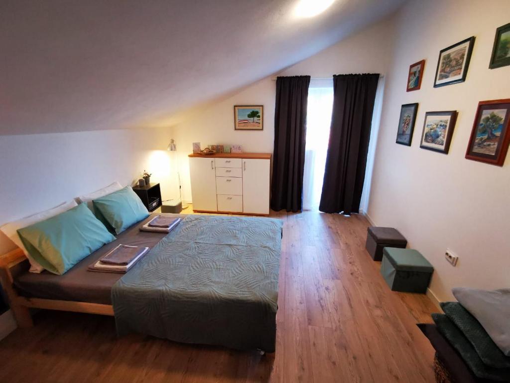 Posteľ alebo postele v izbe v ubytovaní Centrally located 3 Bedroom Holiday House O'Live with private garden