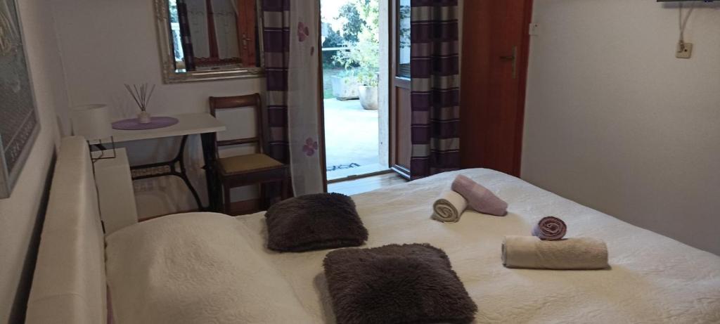 Uma cama ou camas num quarto em Rooms Barbieri Rovinj