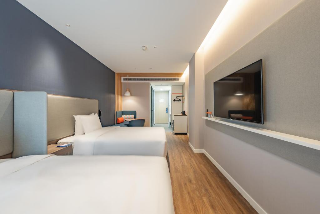 Postel nebo postele na pokoji v ubytování Holiday Inn Express Shanghai Expo Centre by IHG