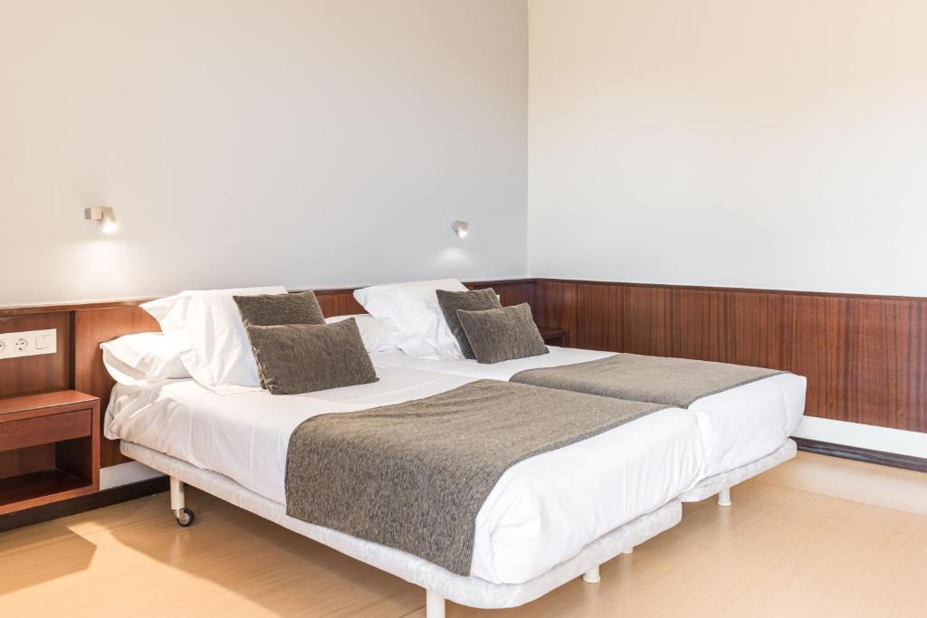 Posteľ alebo postele v izbe v ubytovaní Hotel Emporda
