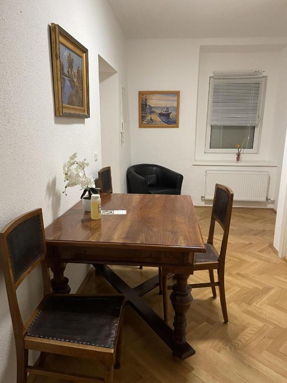 Fotografie z fotogalerie ubytování Ferienwohnung St. Pölten Rathausplatz v destinaci Sankt Pölten