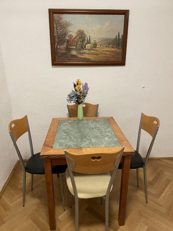 Fotografie z fotogalerie ubytování Ferienwohnung St. Pölten Rathausplatz v destinaci Sankt Pölten