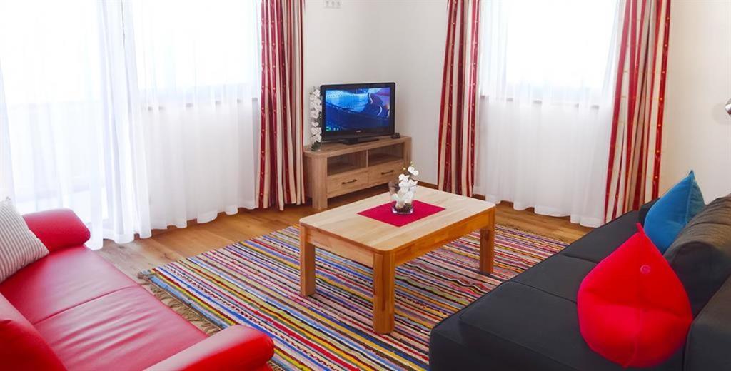 TV a/nebo společenská místnost v ubytování Ferienwohnung Natural B
