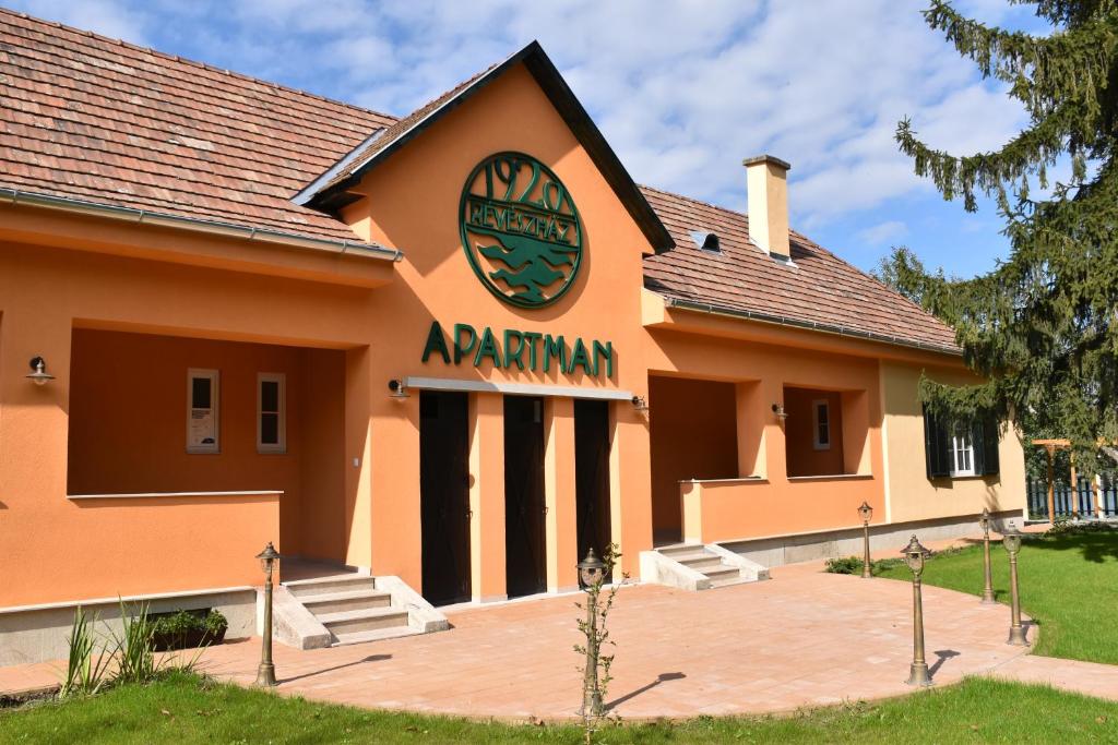 a building with a sign on the front of it at Százesztendős Révészház Apartman in Szigetmonostor