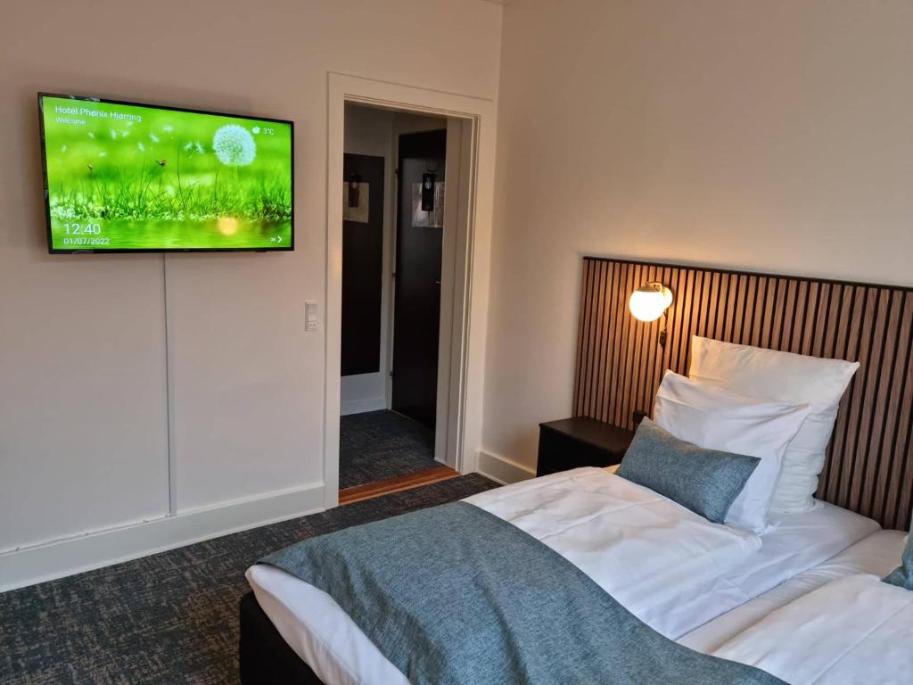 Postel nebo postele na pokoji v ubytování Hotel Phønix Hjørring