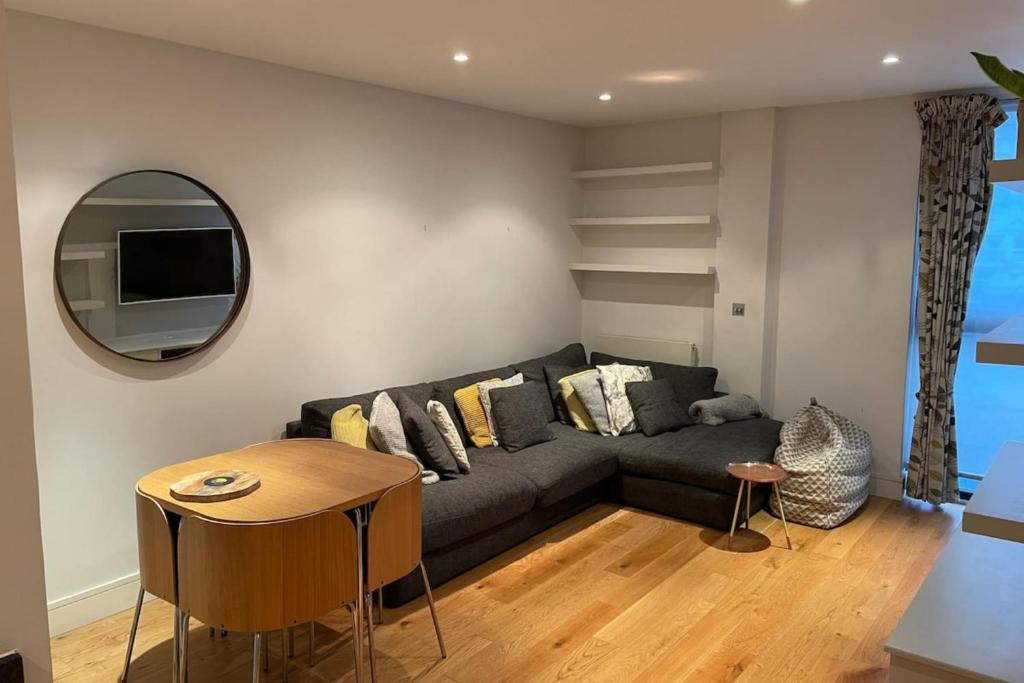 Contemporary 1 Bedroom Apartment in East London