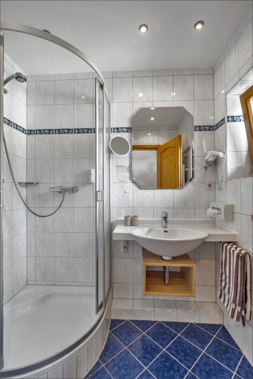 Koupelna v ubytování Gästehaus Arracher Hof