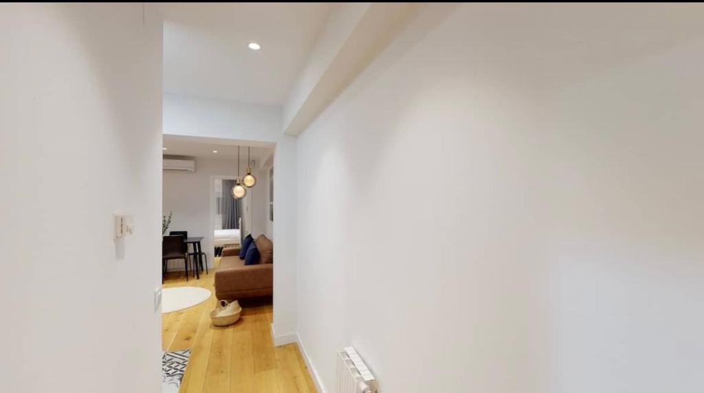 EdSam BROWN Madrid, Madrid – Updated 2022 Prices